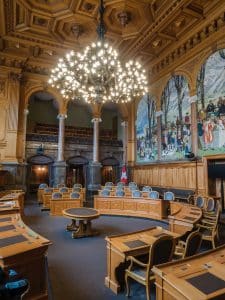 Opinions about hypnotherapy training picture of a debate room with an illuminated central light.