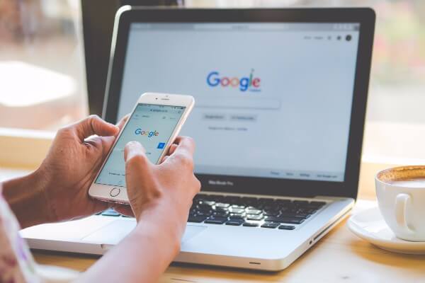 phone laptop search social media google facebook instagram youtube twitter hypnotherapy information hypnotherapist online internet